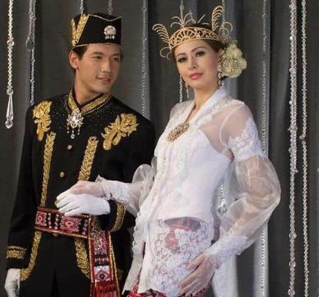 Pakaian Pengantin Adat Minahasa