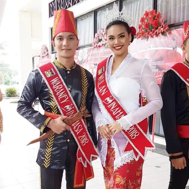 Baju Adat Karai dan Wuyang